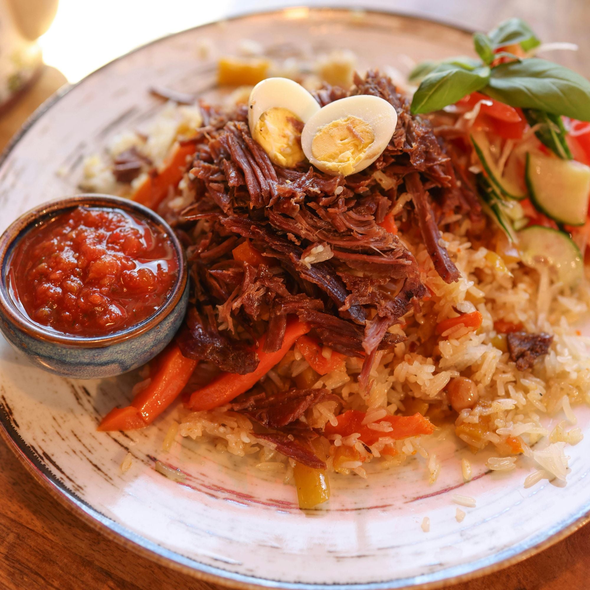 Beef Plov mit Tomatensoße, Beef Plov, UZBEK, Plov, Rindfleisch, Reis, Tomatensoße, Festlich, TRADITIONAL, FANCY, FESTIVE, DINNER, LUNCH, BEEF, RICE_MEALS, FAMILY