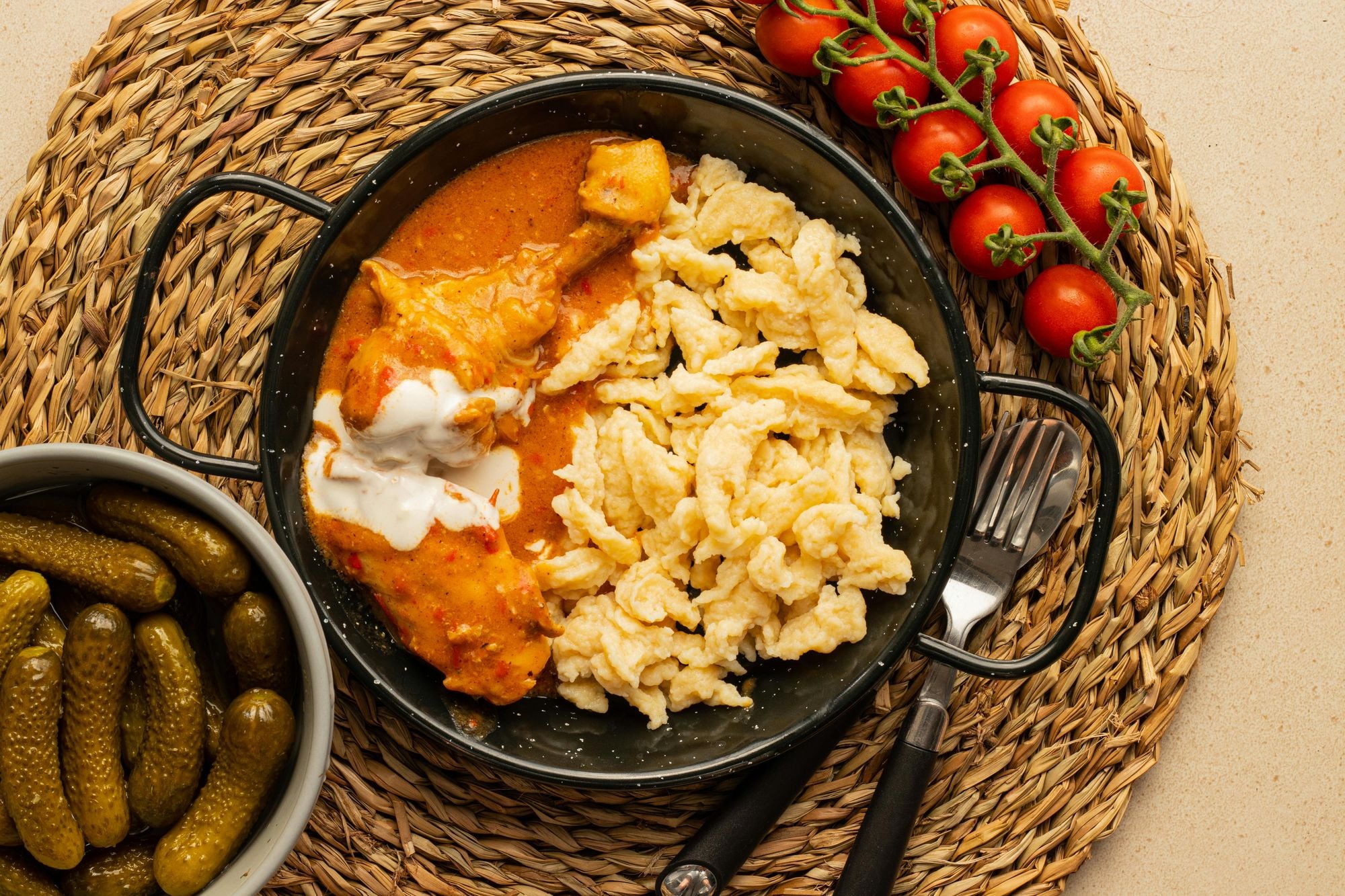 Hähnchen-Paprikasch mit Spätzle, Chicken Paprikash with Spaetzle, HUNGARIAN, Paprikasch, Hähnchen, Ungarisch, Spätzle, TRADITIONAL, FAMILY, DINNER, CHICKEN