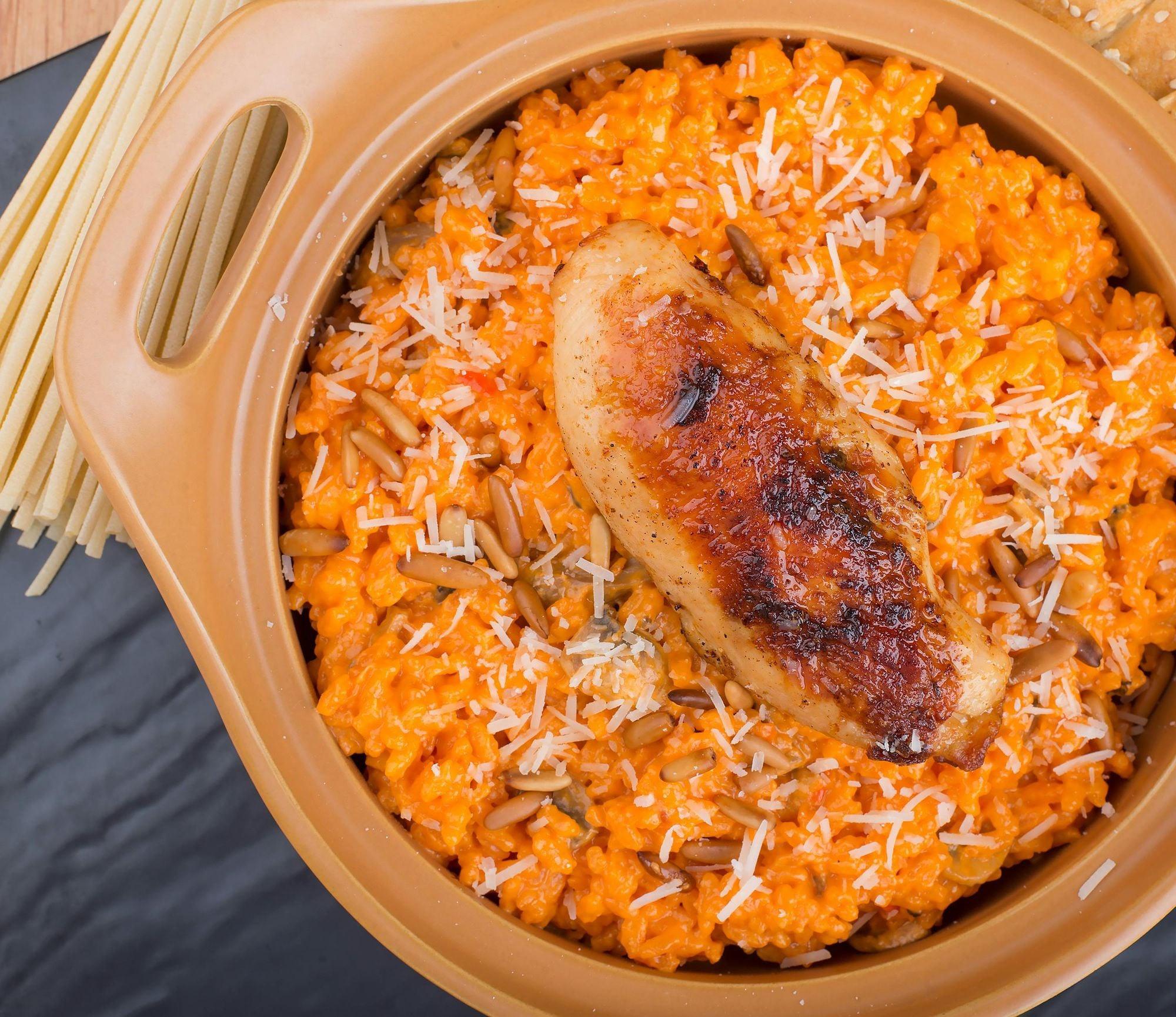 Risotto mit Hähnchenbrust und Pinienkernen, INTERNATIONAL, Risotto, Hähnchen, Parmesan, Pinienkerne, GOURMET, FANCY, FAMILY, DINNER, LUNCH, CHICKEN, RICE_MEALS