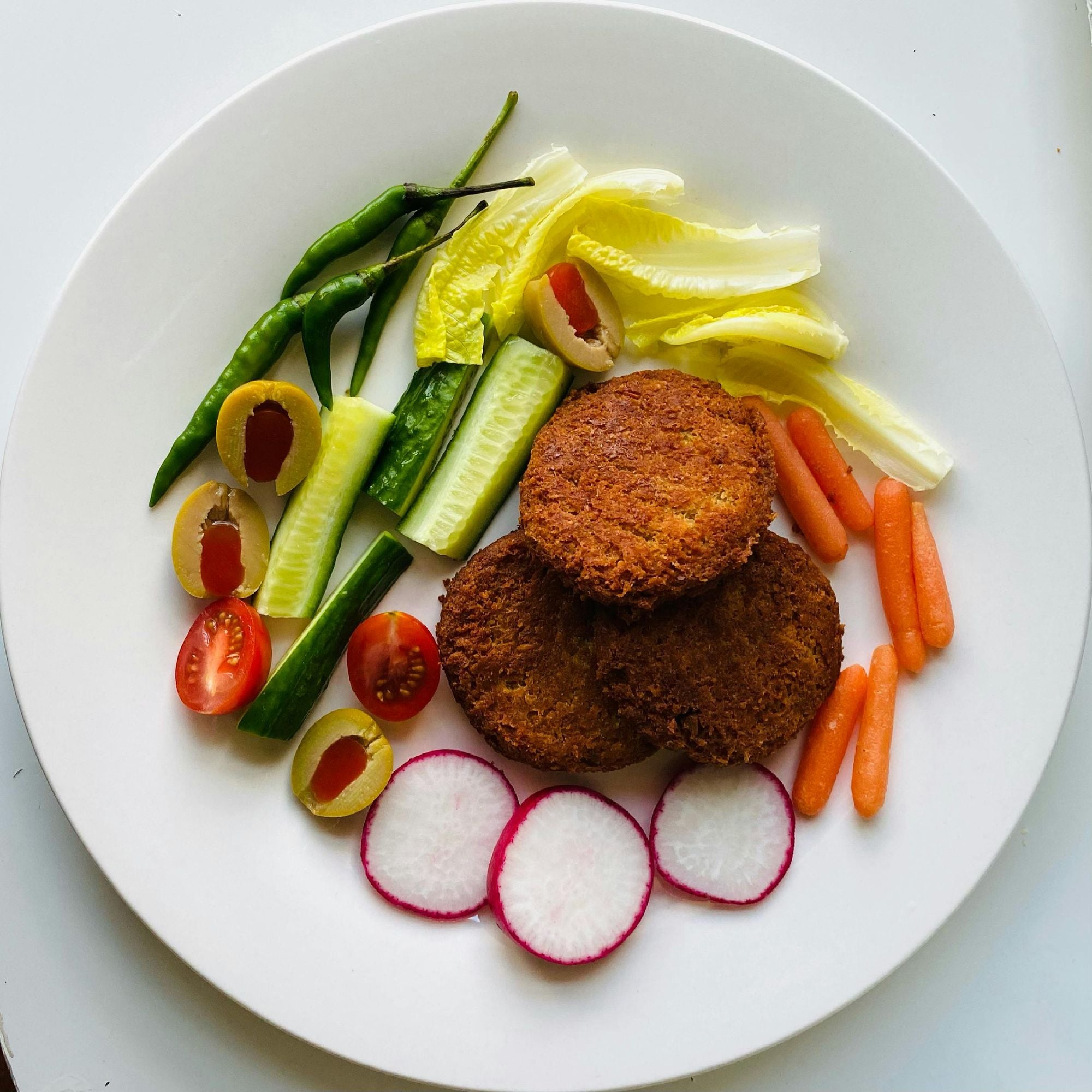 Vegetarisches Patty mit Gemischtem Salat, Vegetarian Patty with Mixed Salad, INTERNATIONAL, Gemüsepatty, Salat, Knusprig, Gesund, VEGETARIAN, HEALTHY, EASY, DINNER, LUNCH, SALADS